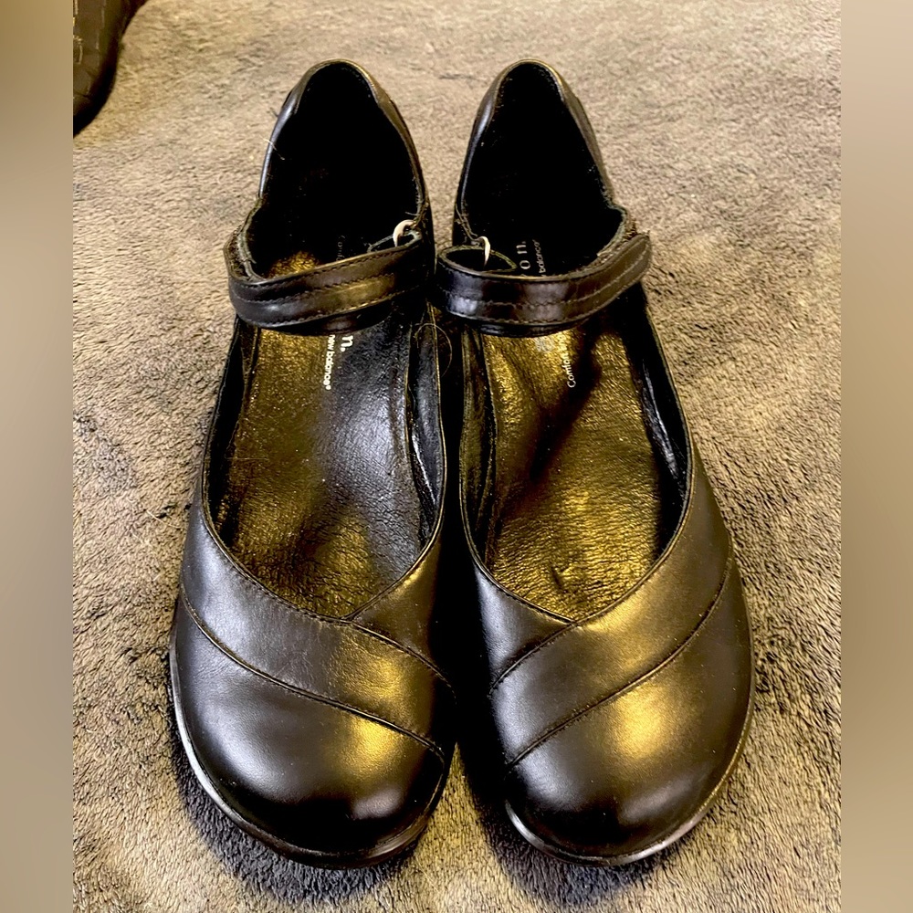 Casual dress shoes